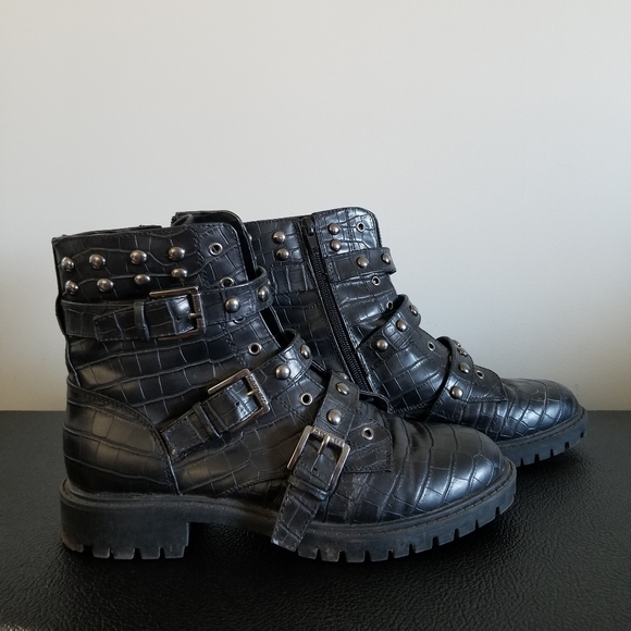 SOLD GUESS BLACK MOTO STYLE ANKLE BOOTS - Picture 4 of 5